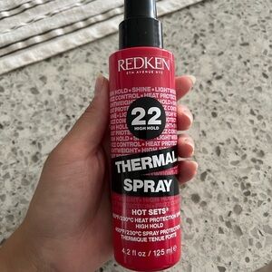 BRAND NEW Redken Thermal Spray 22 high hold heat protectant and setting mist